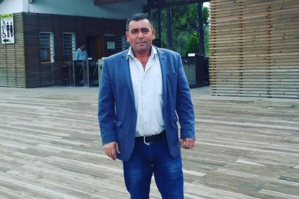 ECEL MUHTARI TRAKTÖRÜN ÜZERİNDE YAKALADI