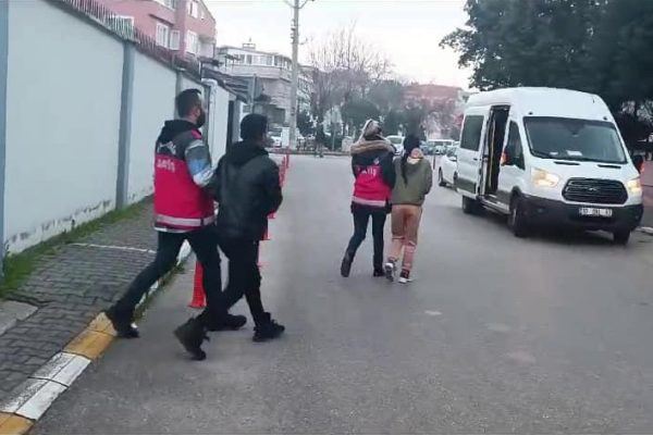 VİZE DOLANDIRICILARI YAKALANDI