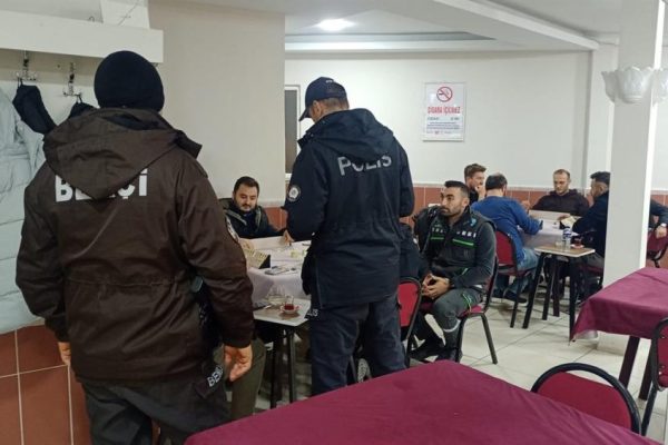 BALIKESİR’DE ARANAN 15 ŞAHIS YAKALANDI