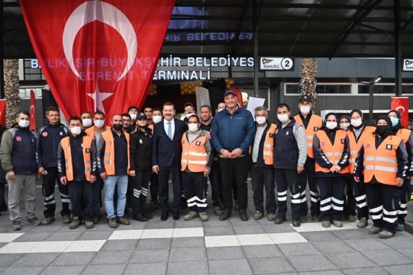 BÜYÜKŞEHİR YETERSİZ TERMİNALLERİ YENİLİYOR