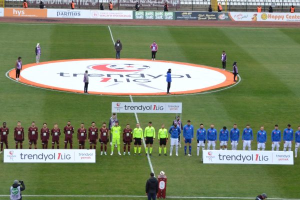 HAKEM KÖTÜ FUTBOL KÖTÜ SONUÇ KÖTÜ ( 0-0 )