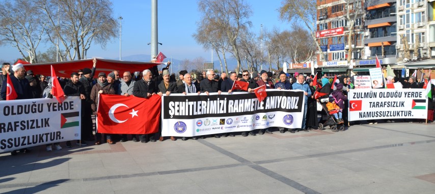   Bandırma Sivil Toplum Kuruluşları Birliği Cumhuriyet Meydanında Gazze için