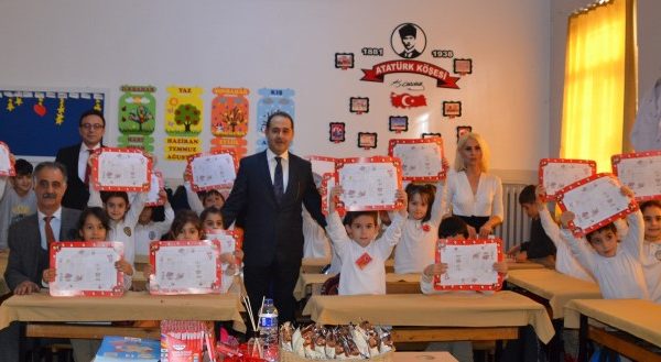 BANDIRMA’DA 25 BİN 300 ÖĞRENCİ KARNELERİNİ ALDI