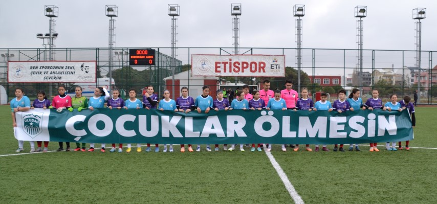 Kadınlar 3. Ligde mücadele veren Bandırma Gücü Kadın futbol takımı