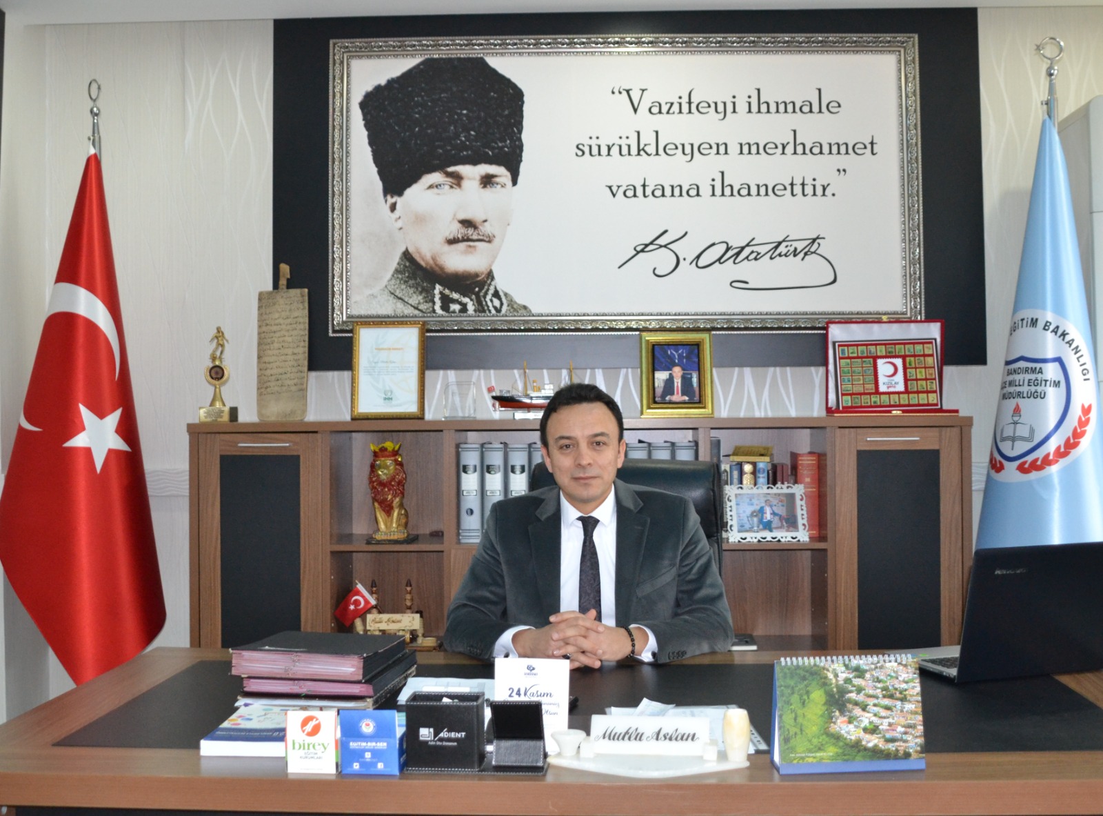 Sunullah Mahallesi Kemal Özal Caddesi üzerinde çöken okul istinat duvarı