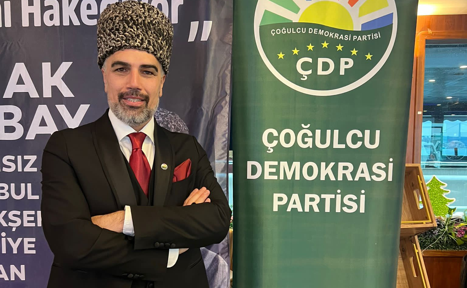 BAŞKAN ADAYLIĞINI KRUVAZÖR’DE İLAN ETTİ