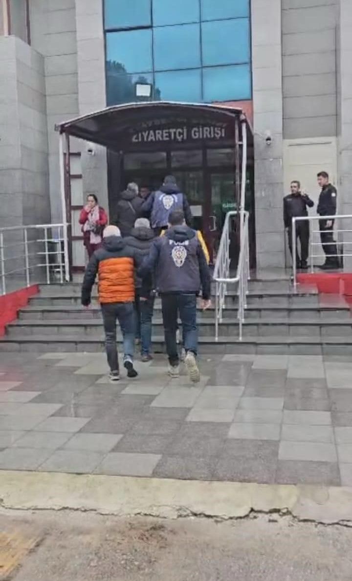 Balıkesir’de algı operasyonları ve yalan haber yaptıkları iddiasıyla gözaltına alınan