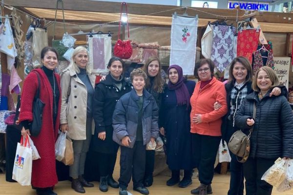ARBİL AKIN’DAN BALIKESİRLİ HANIMLARA DAYANIŞMA ZİYARETİ