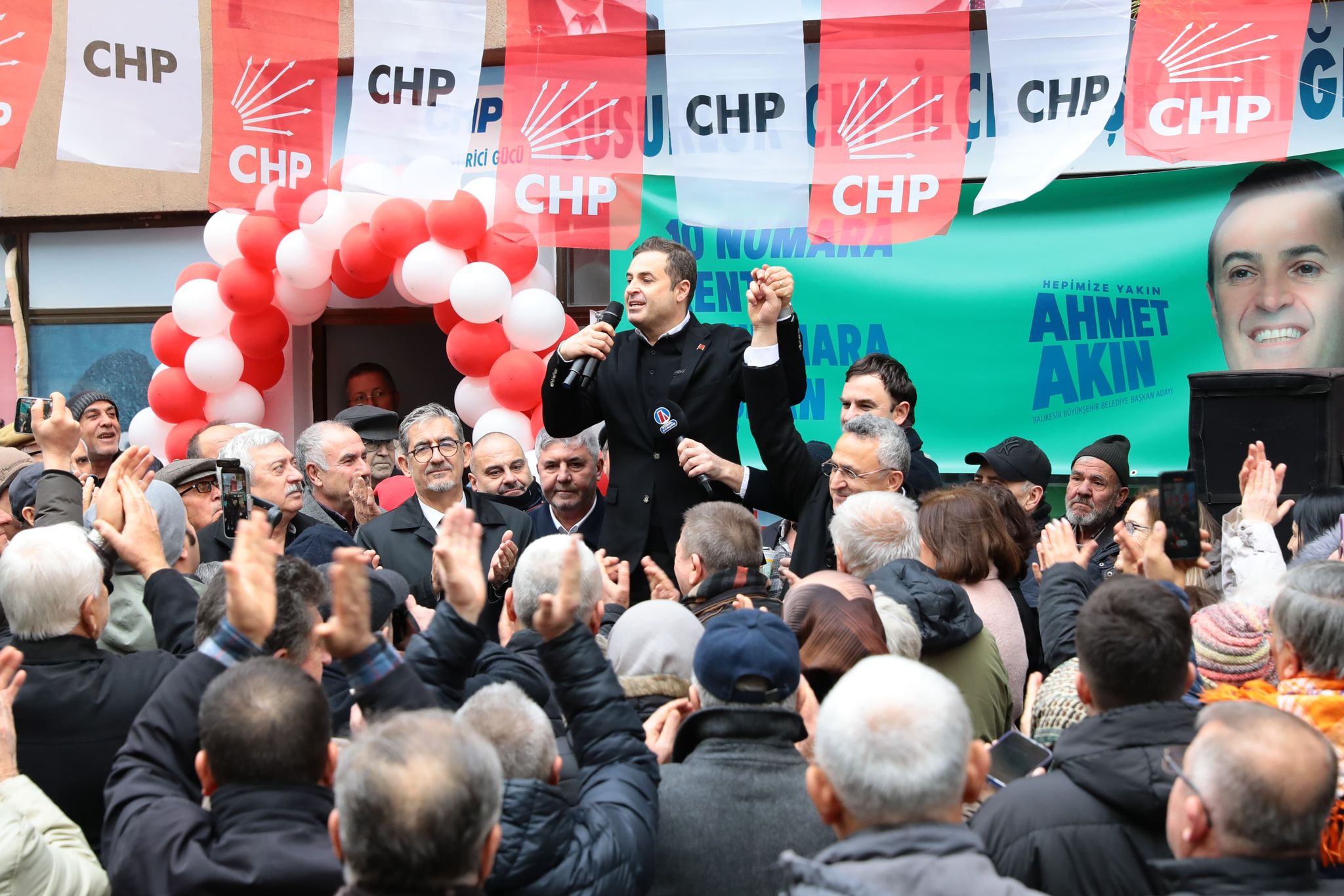 Balıkesir Büyükşehir Belediye Başkan Adayı Ahmet Akın, Susurluk’ta sevgi seliyle
