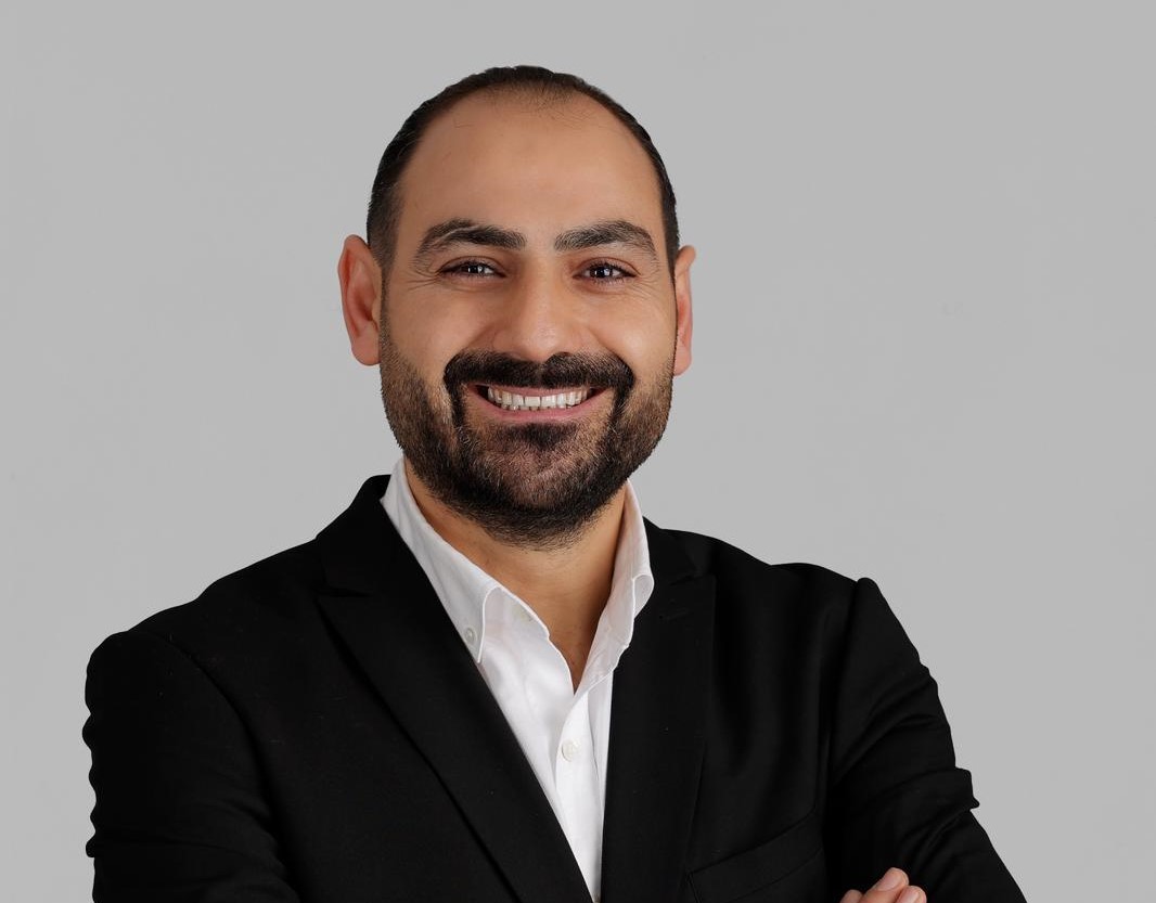 Bağımsız Belediye Başkanlığı için adaylığını açıklayan İnşaat Mühendisi Sinan Çalım,
