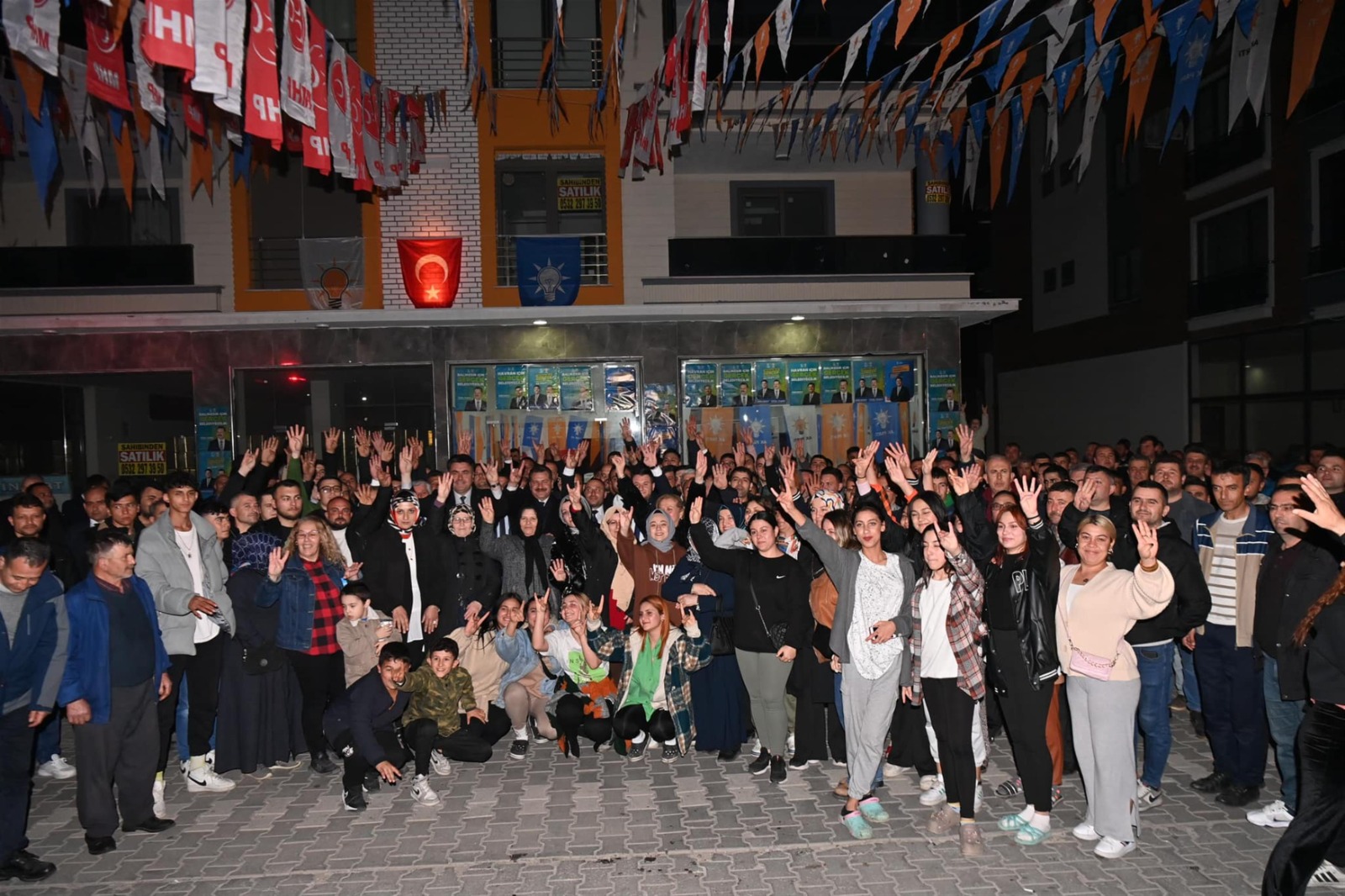 BİRLİKTE BAŞARDIK BİRLİKTE BAŞARACAĞIZ Balya ve Havran’da sıkmadık el, dokunmadık