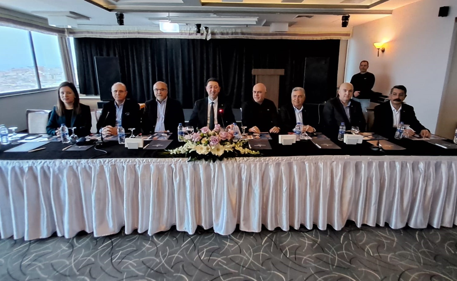 Bandırma Belediye Başkanı Tolga Tosun düzenlediği basın toplantısında adaylık sürecini