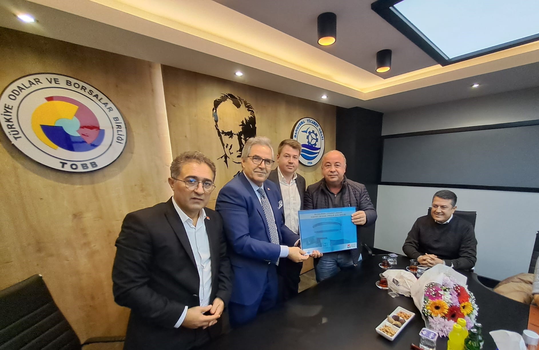CHP Belediye Başkan Adayı Dursun Mirza, Ticaret Odasını ziyaret etti.