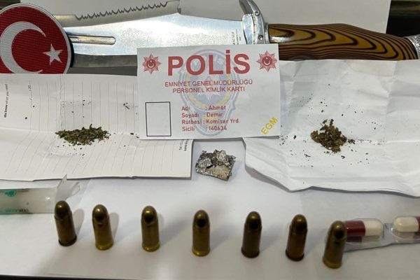 ESKİ EŞİNE ŞANTAJ YAPTI