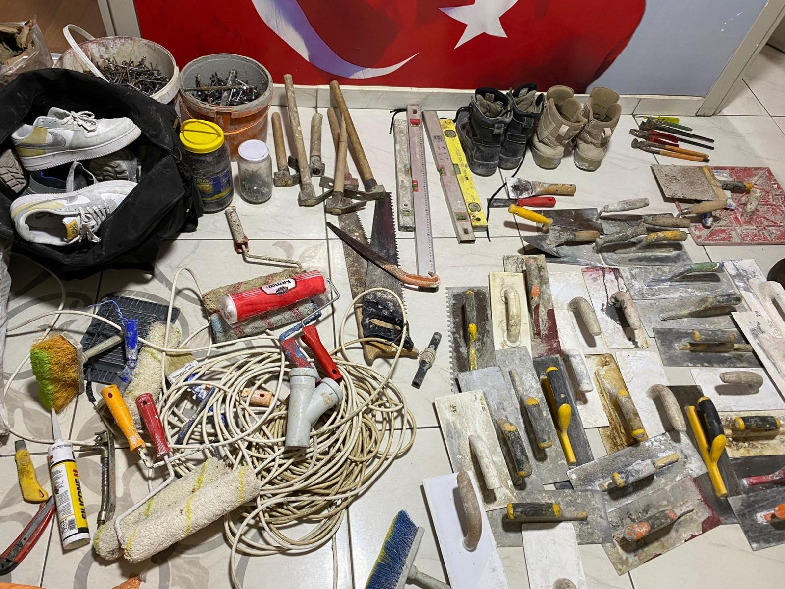 Bandırma’da inşaatlardan hırsızlık yapan şüpheli, polis ekiplerince yakalandı. Edinilen bilgilere