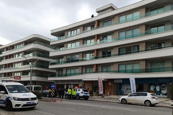 KIZ ARKADAŞIYLA TARTIŞTI SOLUĞU ÇATIDA ALDI