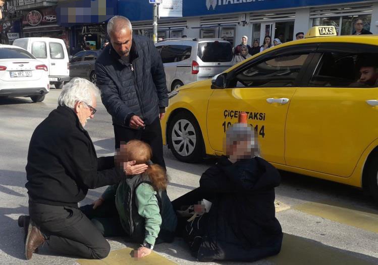 Bandırma’da meydana gelen trafik kazasında motosikletin çarptığı 2 yaya yaralandı.