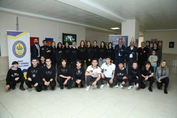 ŞMGAL ÖĞRENCİLERİ ALPER GEZERAVCI’YI BEKLİYOR