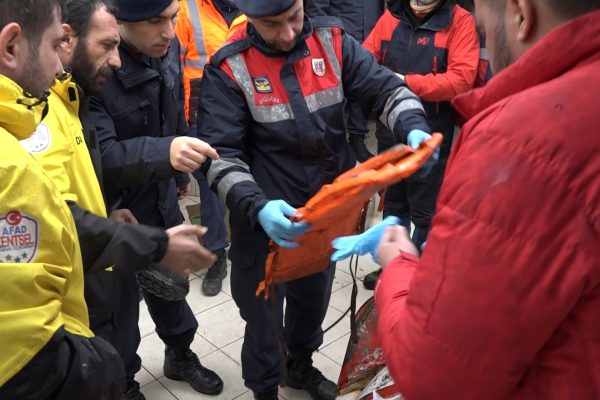 BATAN GEMİDEN GERİYE KALANLAR KIYIYA VURDU