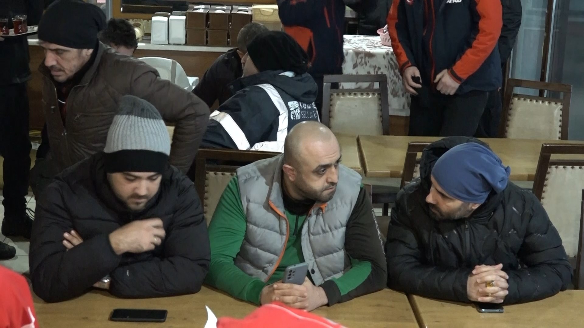 İmralı Adası güneyinde batan kuru yük gemisindeki mürettebatın yakınlarının kriz