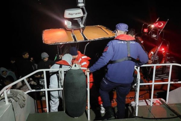 BALIKESİR’DE 127 DÜZENSİZ GÖÇMEZ YAKALANDI