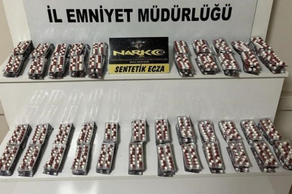 DURDURULAN ARAÇTA 2 BİN 767 SENTETİK HAP BULUNDU