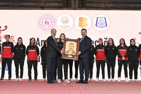 BÜYÜKŞEHİRDEN SPORCULARA DEV YATIRIMLAR
