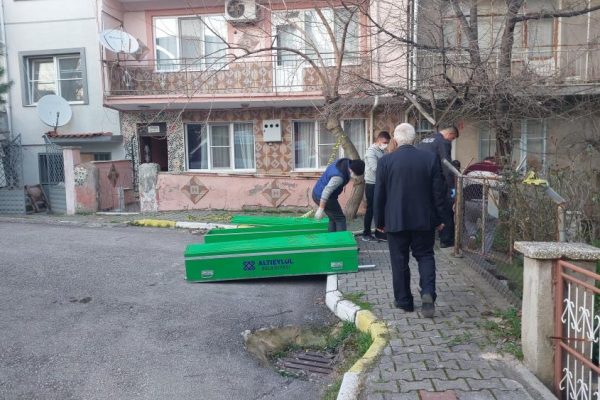 ANNE VE OĞLU EVLERİNDE ÖLÜ BULUNDU