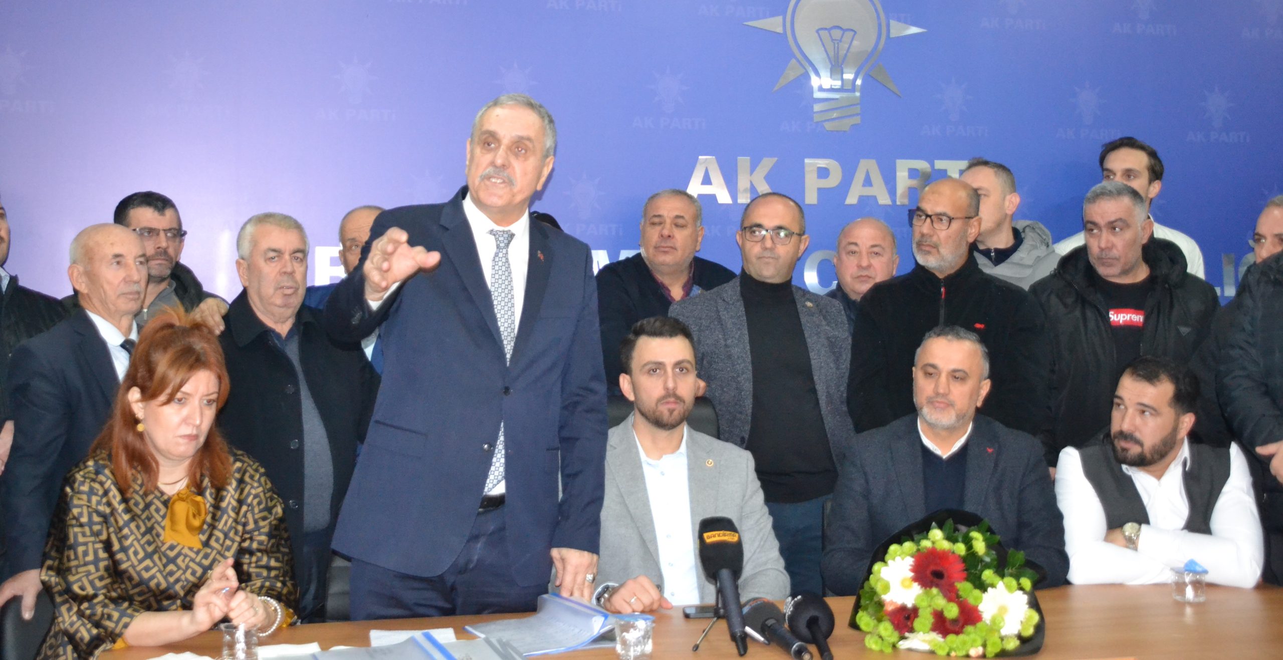 Ak Parti Bandırma Belediye Başkan Adayı Cemal Öztaylan parti binasında