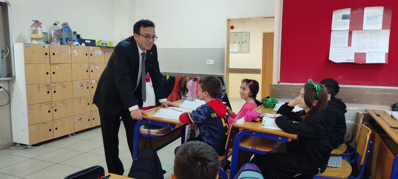 İlçe Milli Eğitim Müdürü Mutlu Aslan’ın okul ziyaretleri devam ediyor.