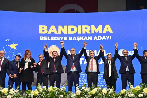AK PARTİ ADAYLARINI TANITTI