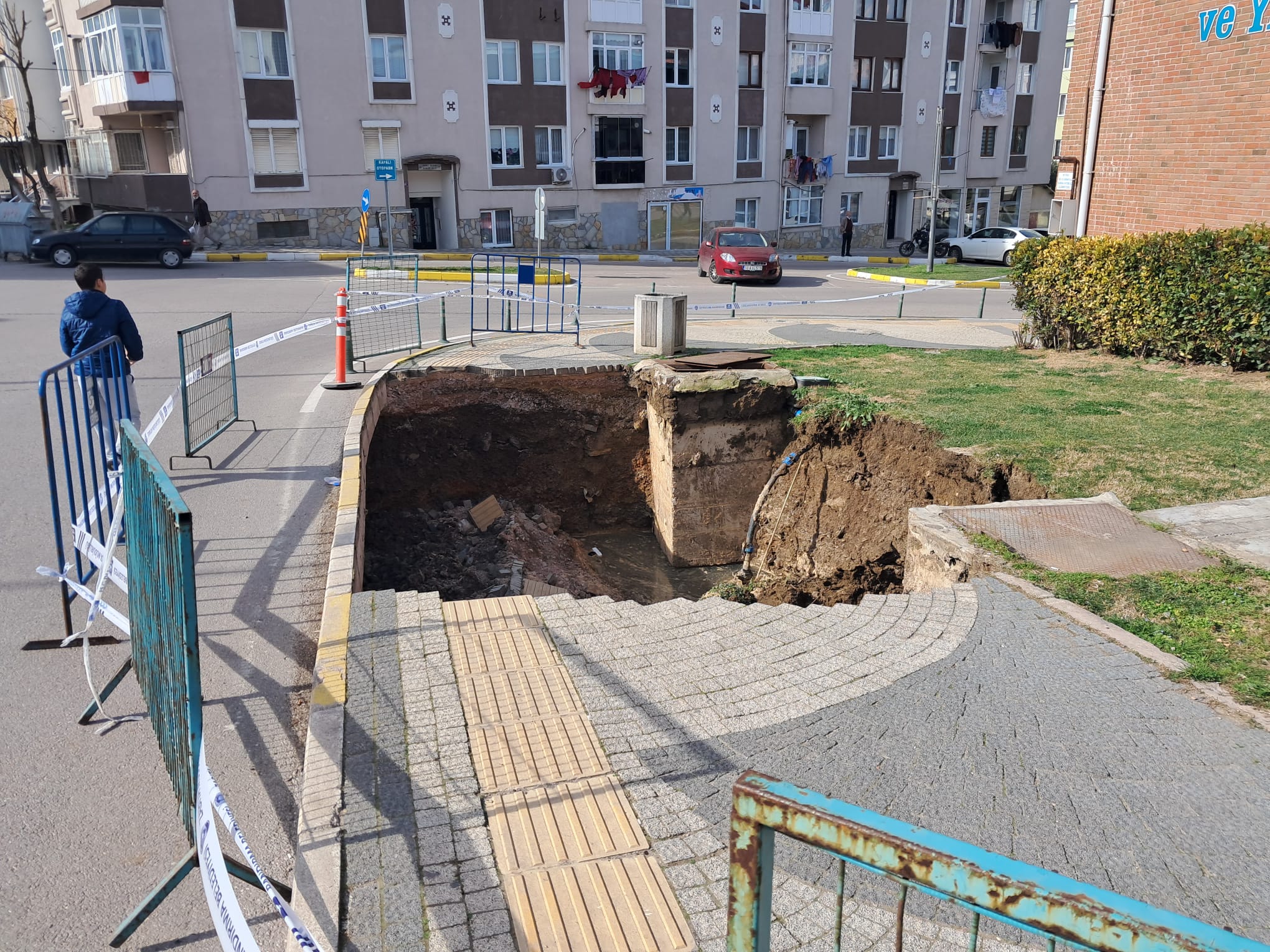 Bandırma’da, Kapalı Pazar Yeri ve Yaşam Alanı’nın arka kısmında bulunan