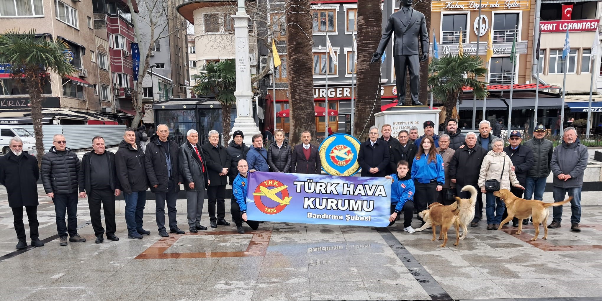   Türk Hava Kurumu 99. Yaşını Cumhuriyet Meydanındaki tören ile