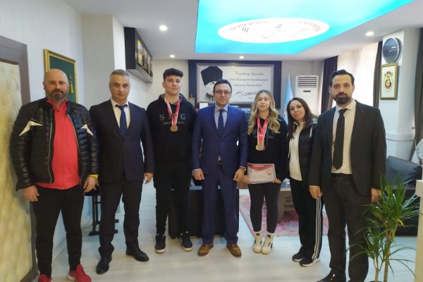 MUTLU ASLAN BAŞARILI ÖĞRENCİLERİ KUTLADI