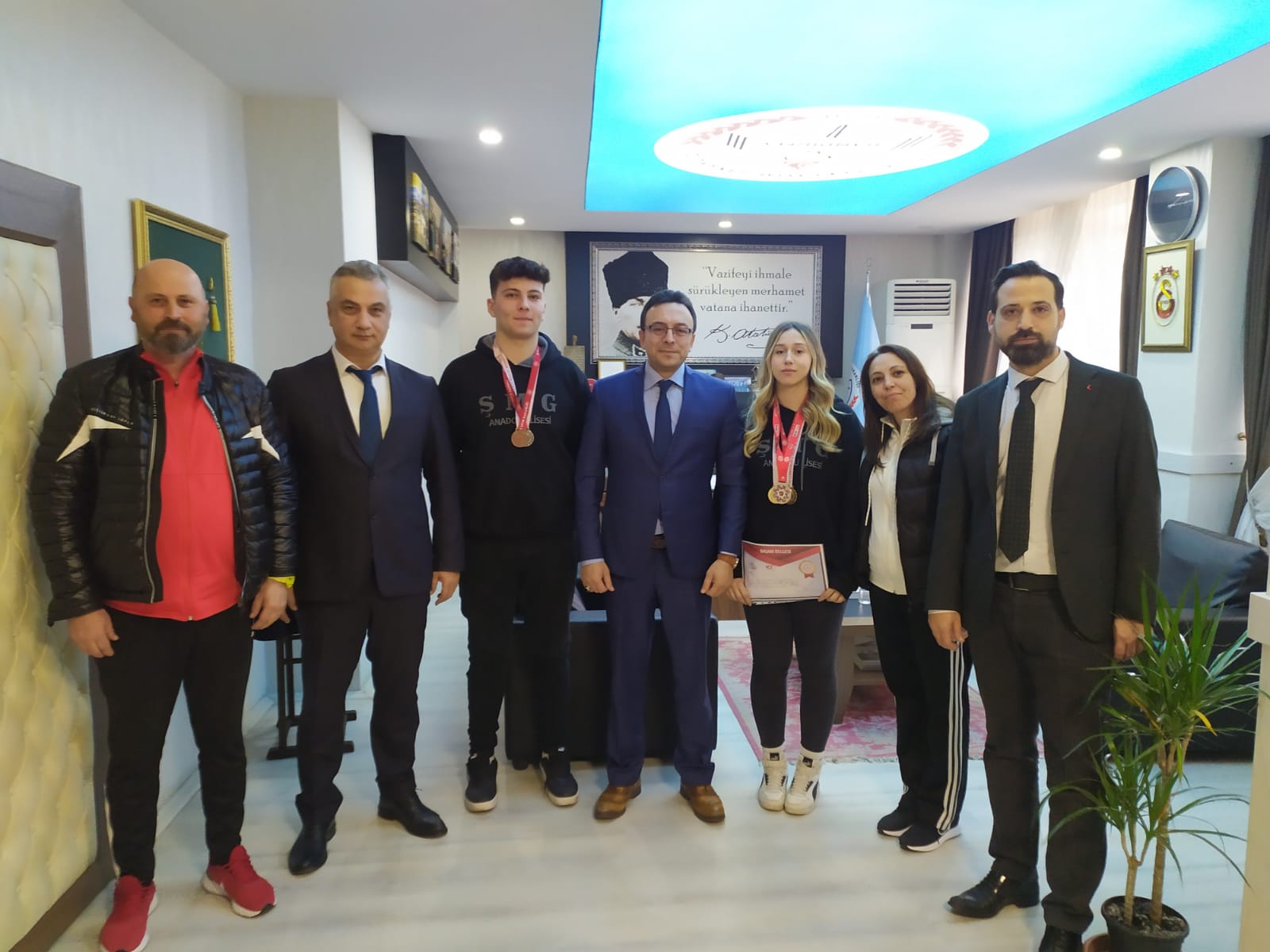 İlçe Milli Eğitim Müdür Mutlu Aslan okul sporlarında başarı gösteren