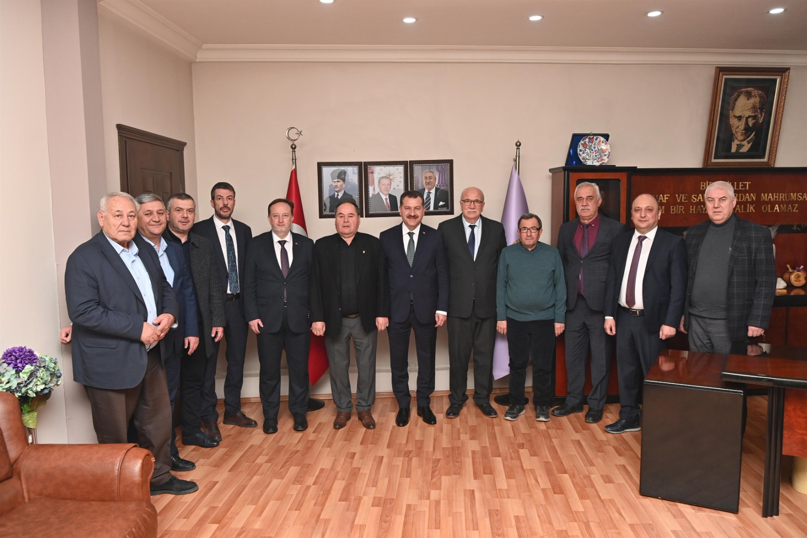   Balıkesir Büyükşehir Belediye Başkanı Yücel Yılmaz, Hasa Baba Çarşısı’nda