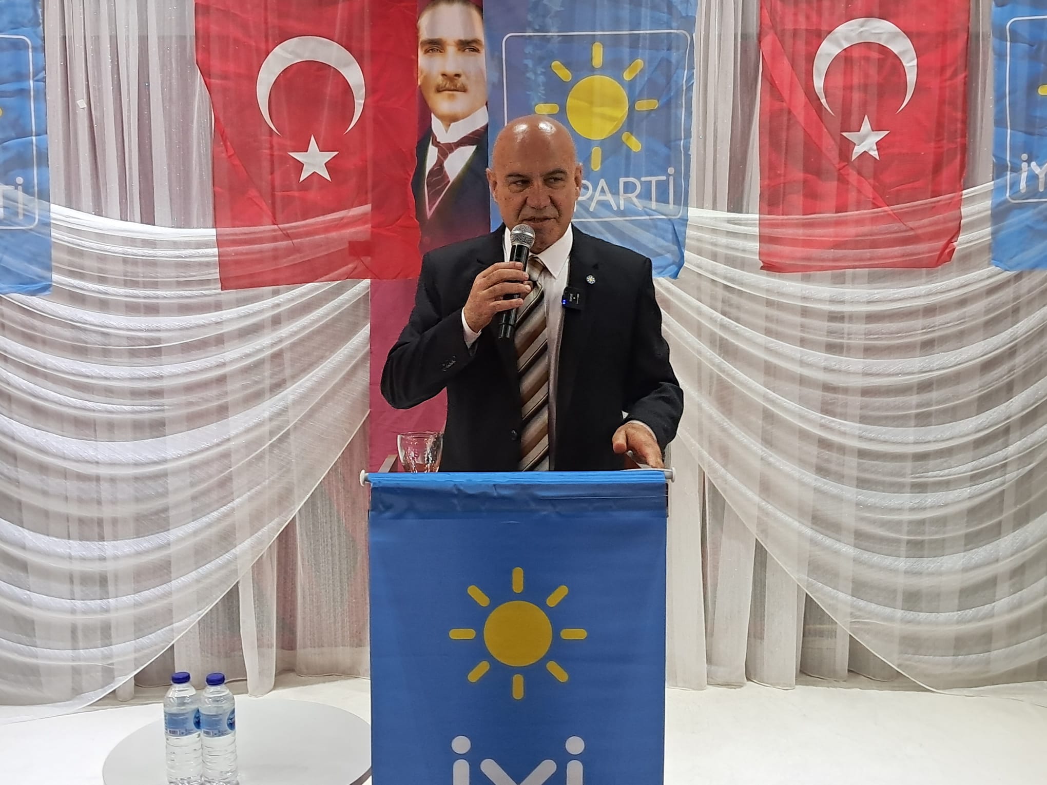 İyi Parti Büyükşehir Belediye Başkan adayı  Turhan Çömez ve Bandırma