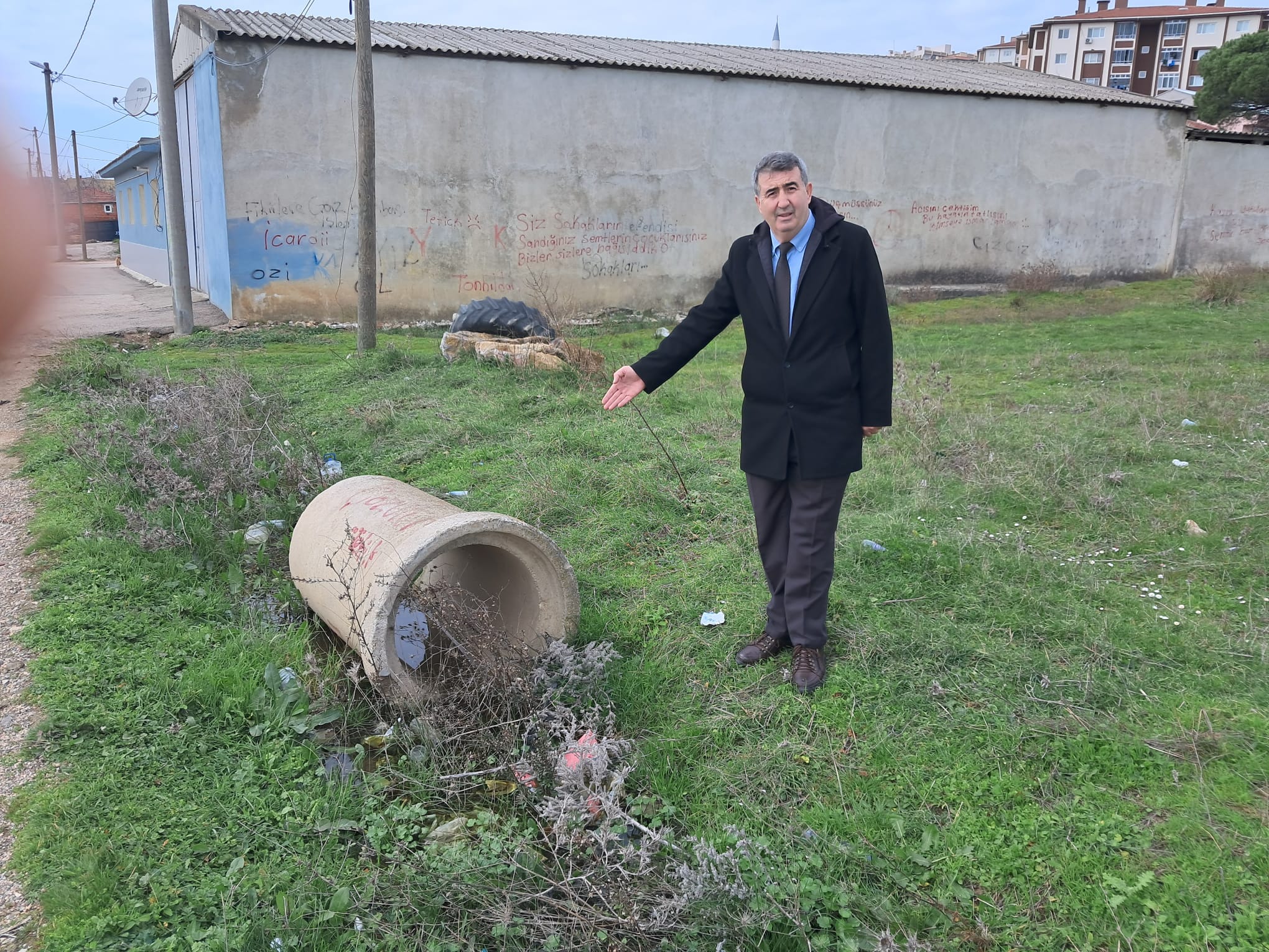 Kayacık Mahallesi Muhtar adayı Cumhur Sevim, mahallede yaşlı ve bakıma