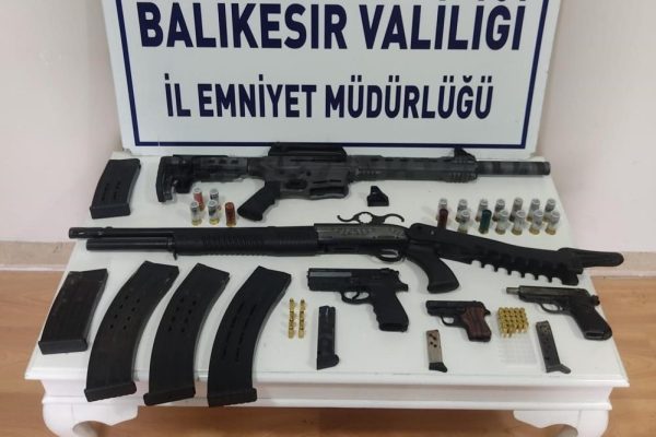 EV DEĞİL SANKİ CEPHANELİK