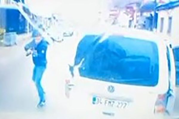 YOL VERMEDİ DİYE OTOBÜSE ATEŞ AÇTI