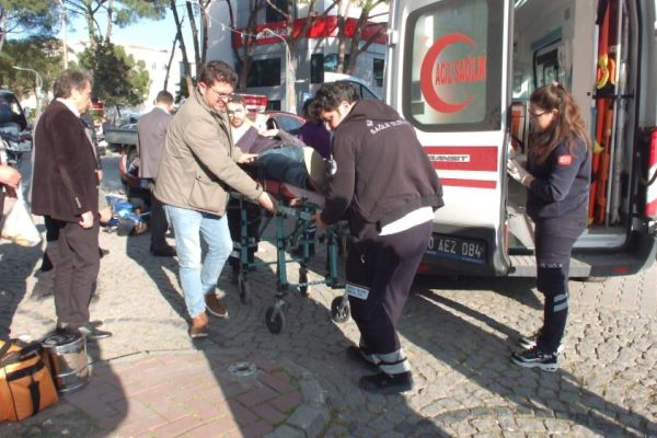 OTOMOBİLLE MOTOSİKLET ÇARPIŞTI 1 KİŞİ YARALANDI