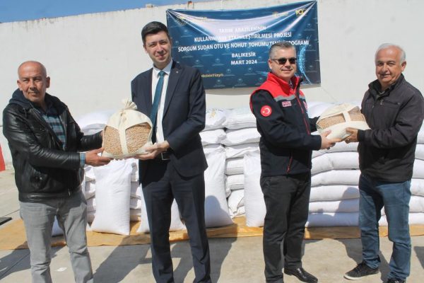 MANYASLI ÜRETİCİYE HİBE NOHUT TOHUMU DAĞITILDI