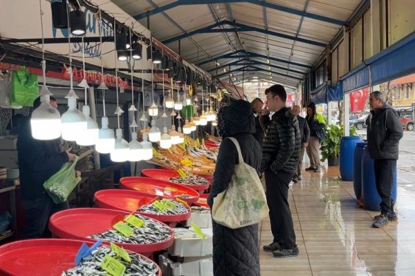 RAMAZAN AYI İLE BALIK SATIŞLARI DÜŞTÜ