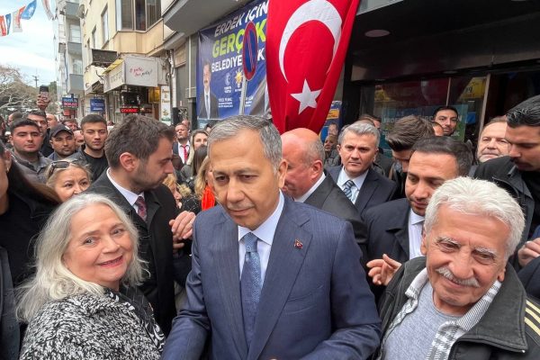 İÇİŞLERİ BAKANI ALİ YERLİKAYA ERDEK’E GELDİ