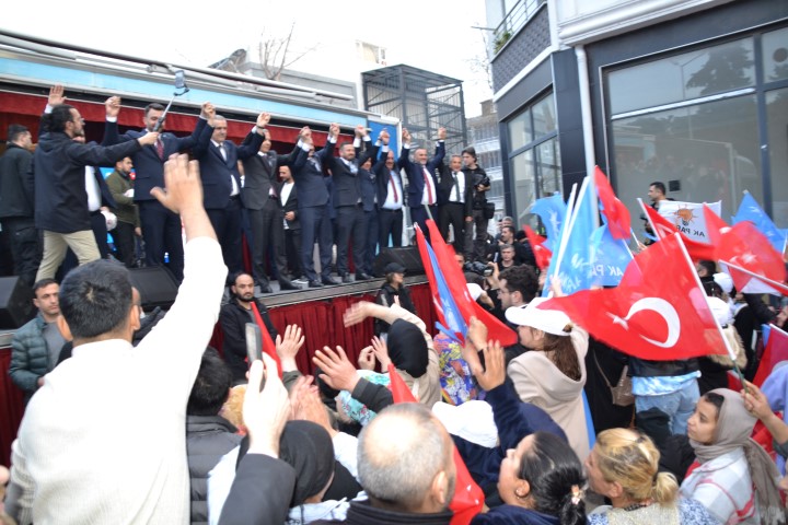   Ak Parti İlçe Teşkilatının Çınarlı Mahallesinde düzenlediği açık hava