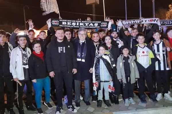 KARTALLAR MEYDANA İNDİ