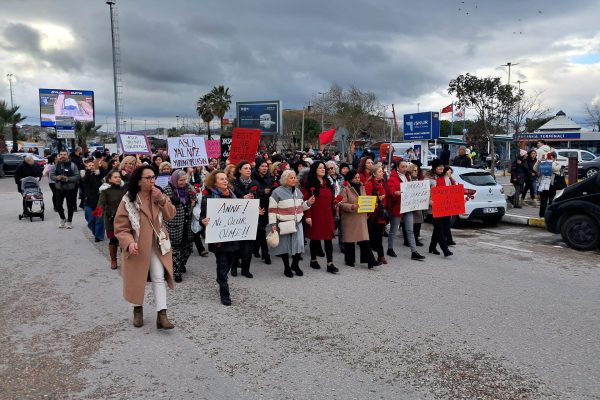 8 MART KADINLAR GÜNÜ YÜRÜYÜŞÜ DÜZENLENDİ