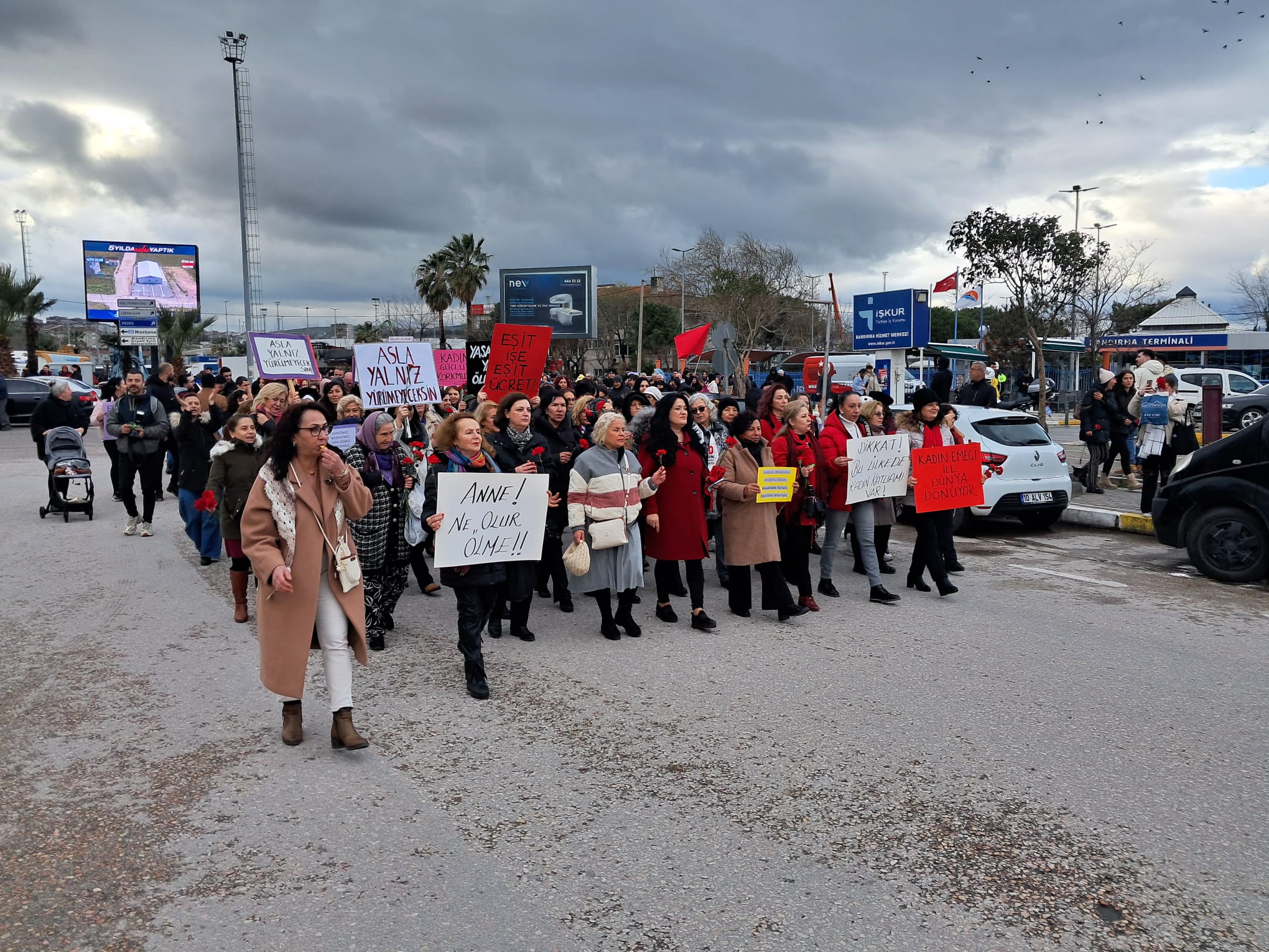 8 Mart Kadınlar Günü dolayısıyla Bandırma Emekçi Kadın Platformu tarafından