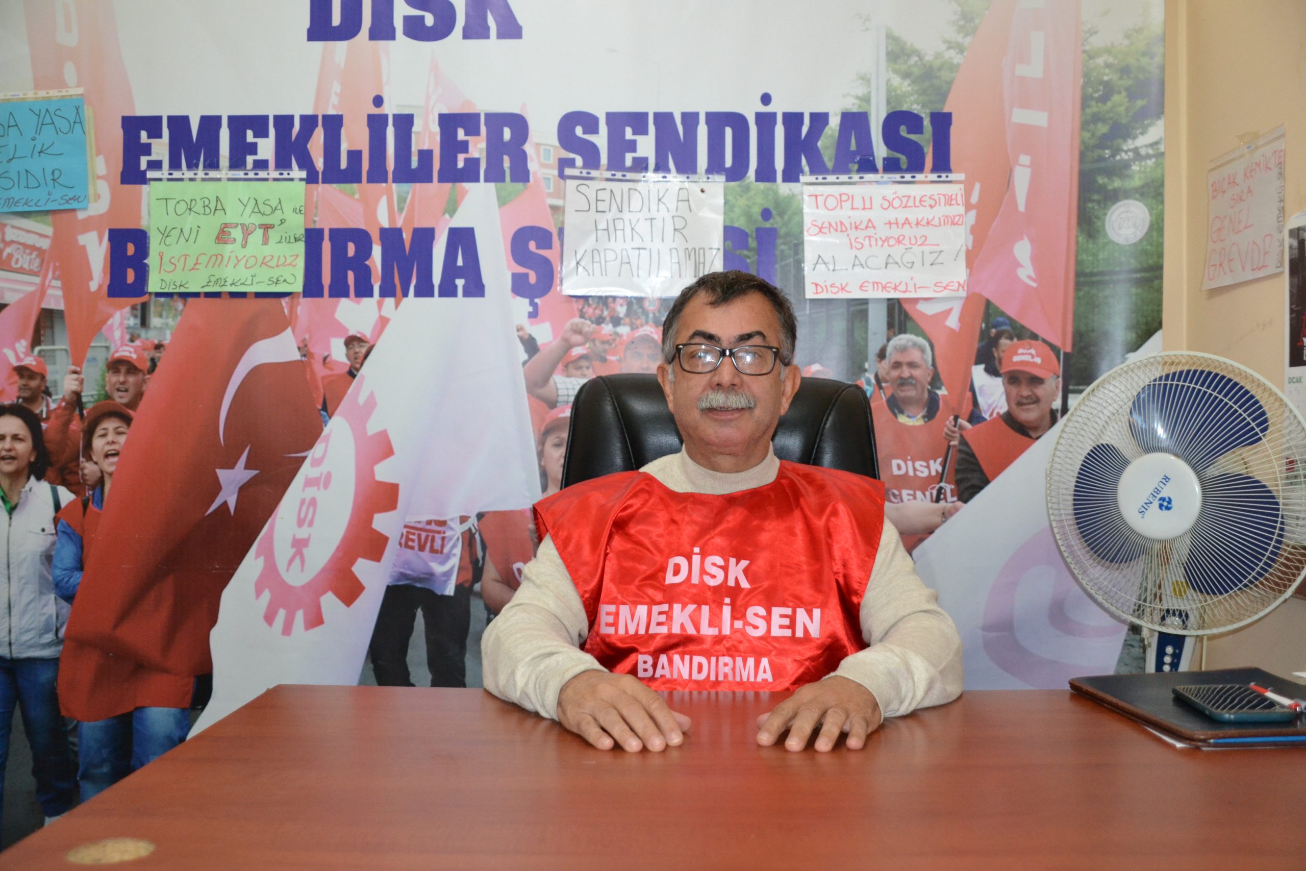 Emekli Sen Şube Başkanı Levent Balkış düzenlediği basın açıklaması ile