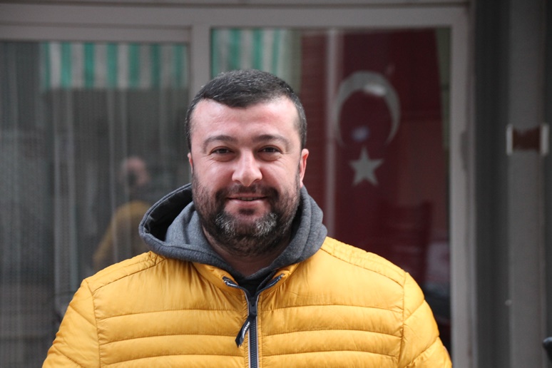 Bordo beyazlı taraftarları Kroniklerin tribün lideri Özgün Eren CHP Belediye